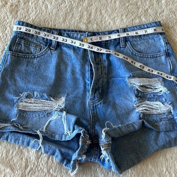 Fashion Nova distressed jean shorts size xl - Picture 5 of 16